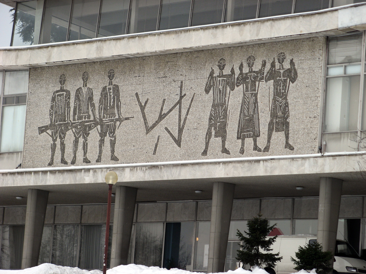 Belgrade, Strange museum mosaic... Partisans and Peasants?