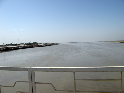 Crossing the Oxus Afghanistan on the left, Uzbeistan on the rig, Friendship Bridge, Afghanistan 2009