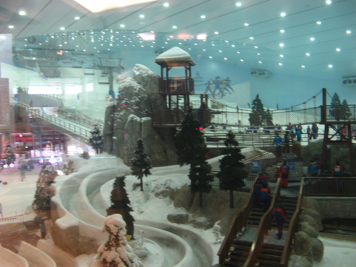 Dubai, Ski Ramp off Mall of the Emirates With chair lift
