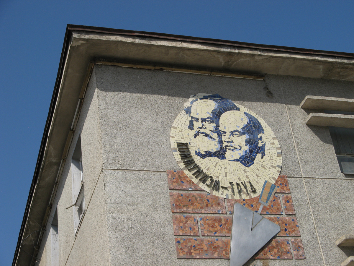 Khojand, Marx + Lenin + trowel