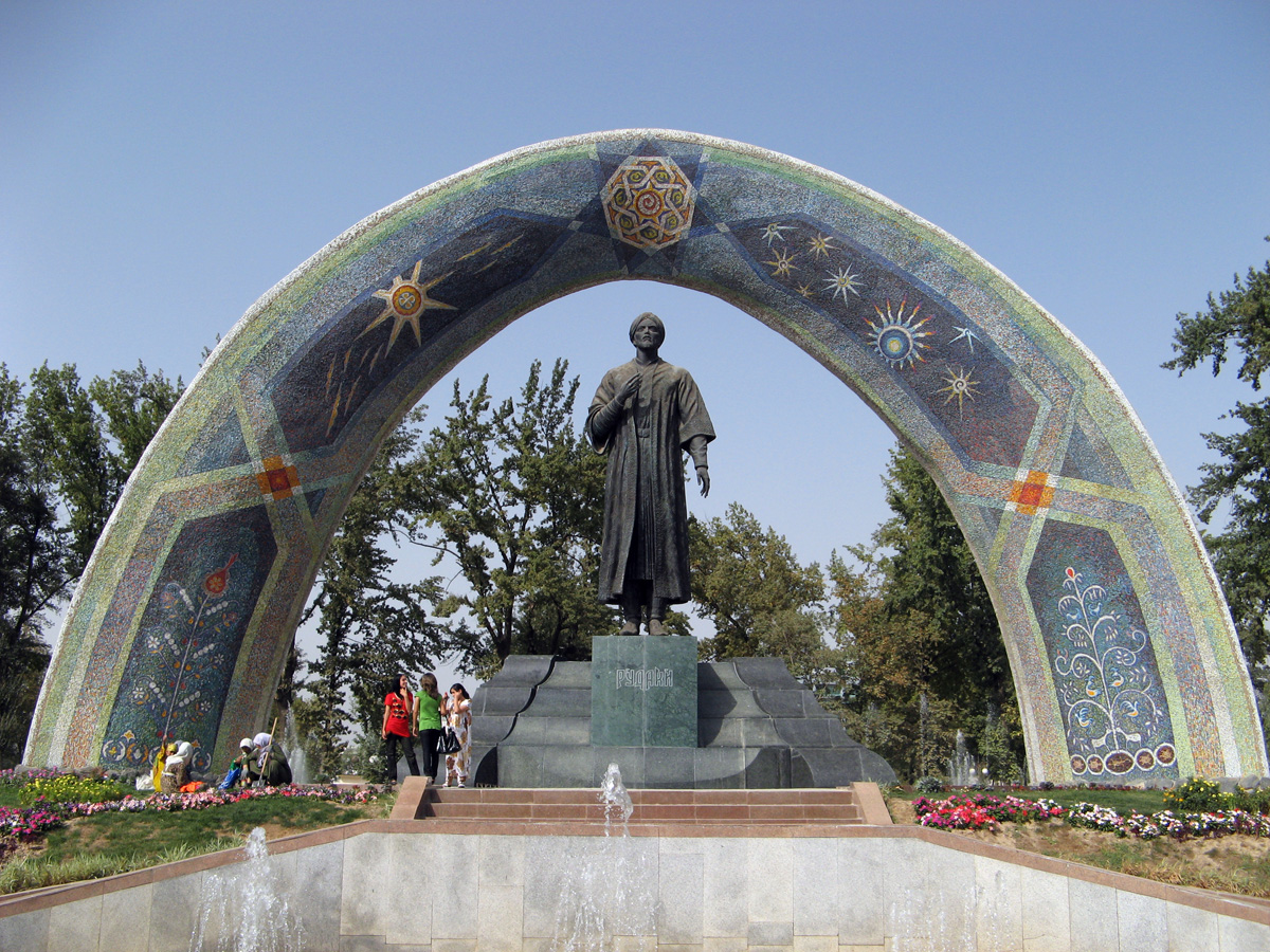 Dushanbe, Rudaki statue
