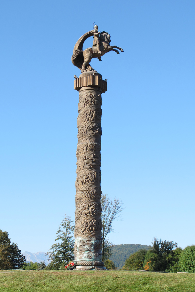 Vladikavkaz, Triumphal Column