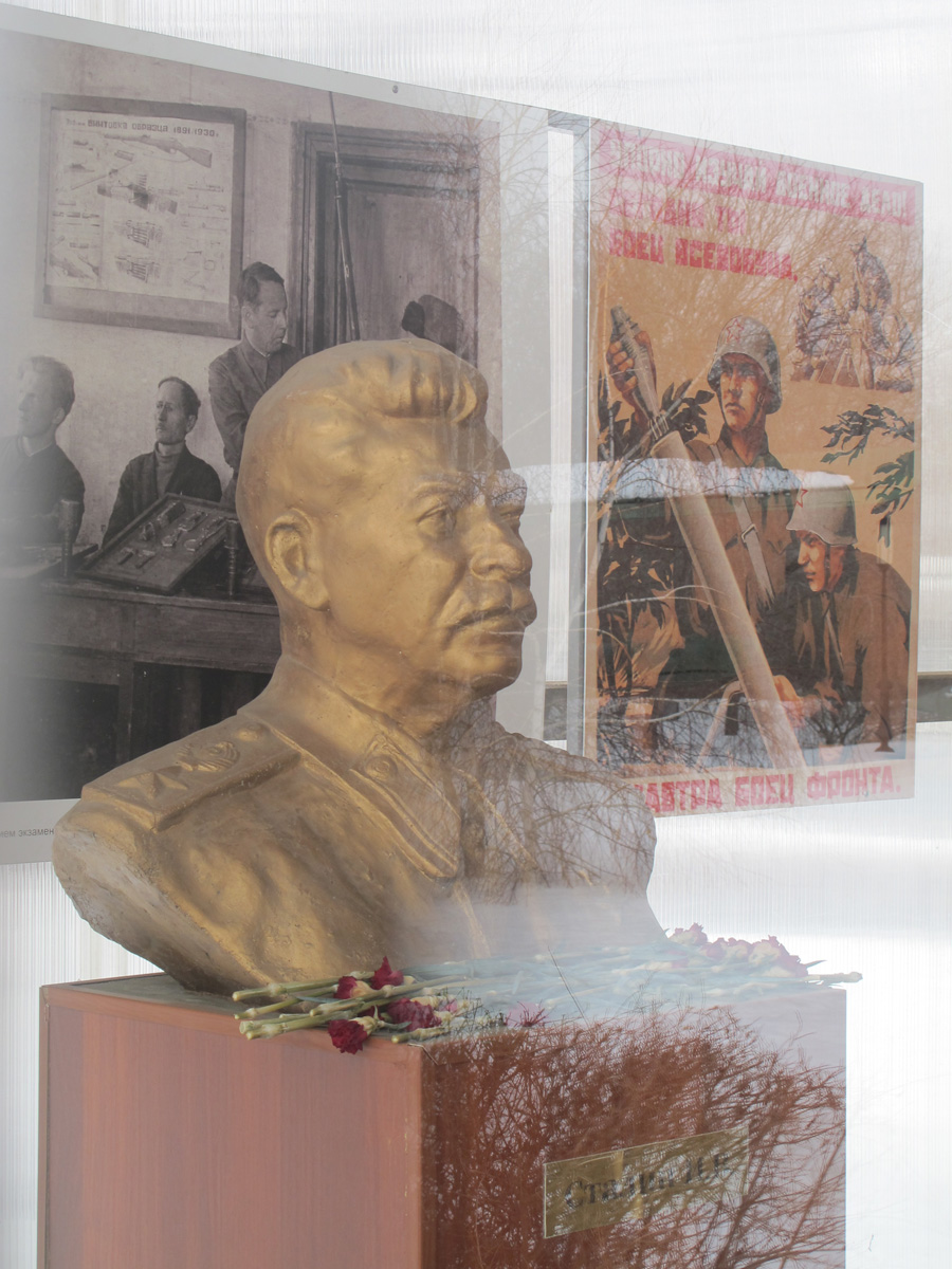 Orenburg, A glimpse of Stalin through a window. In a closed exhibit at Victory Park