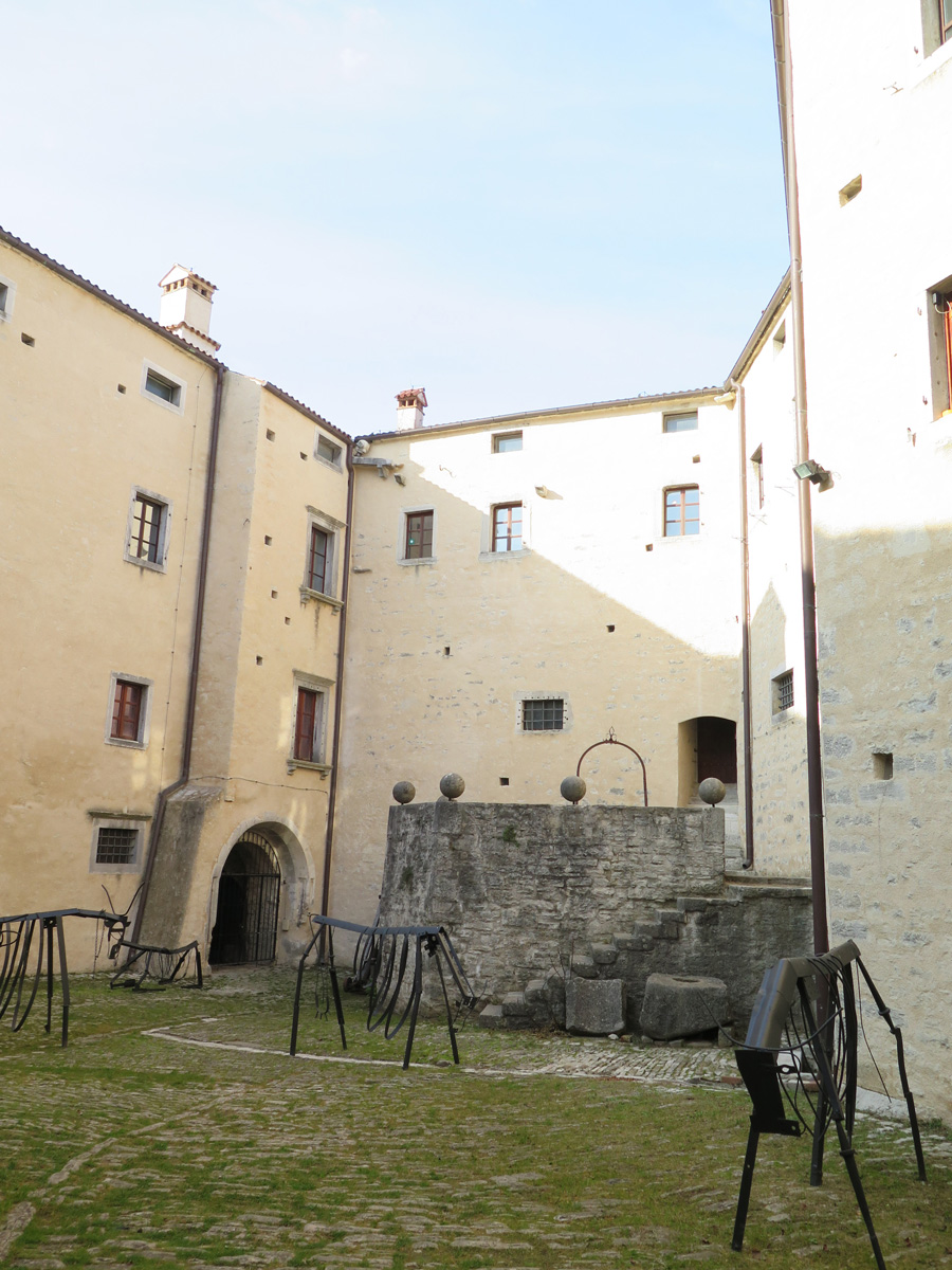 Pisino, Castle courtyard