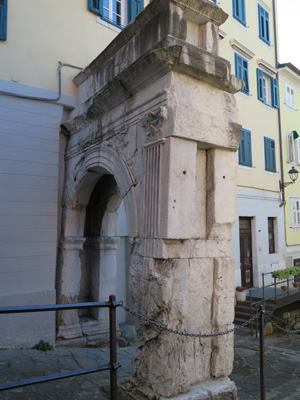 Arco di Riccardo (~33 BC), Trieste, Italy 2015