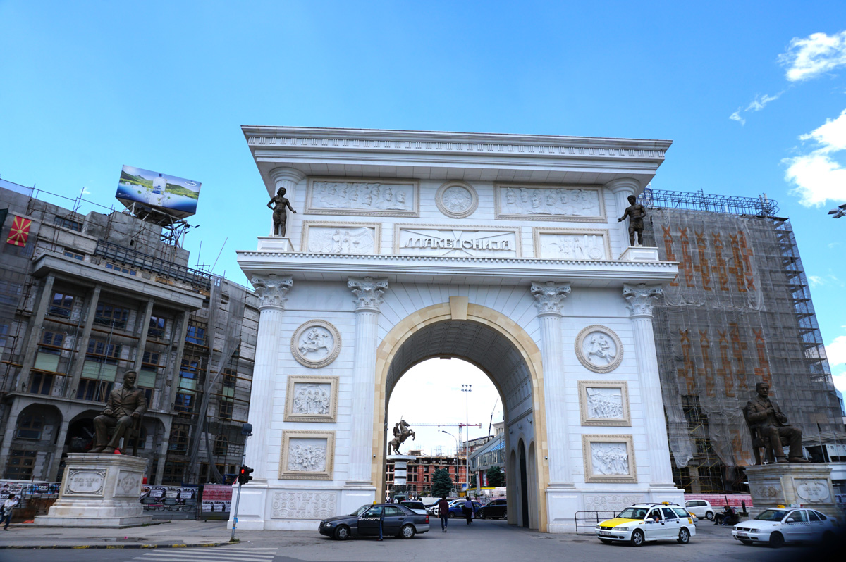 Skopje, Macedonia, Mini Arc de Triomphe