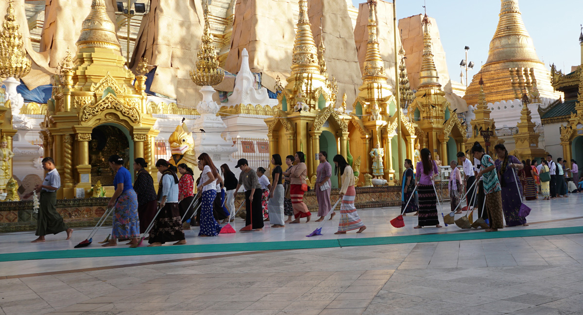 Shwedagon Paya, Pious cleanup squad