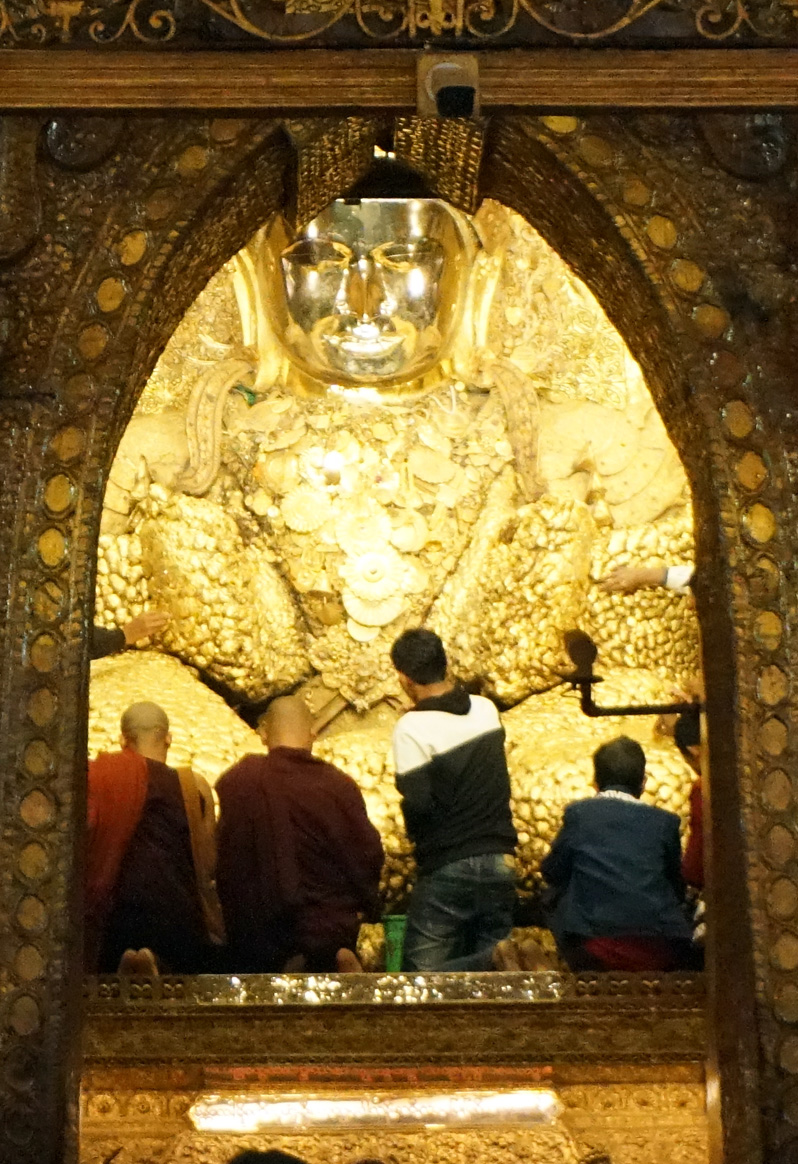 Mandalay, Dedicants add gold leafs