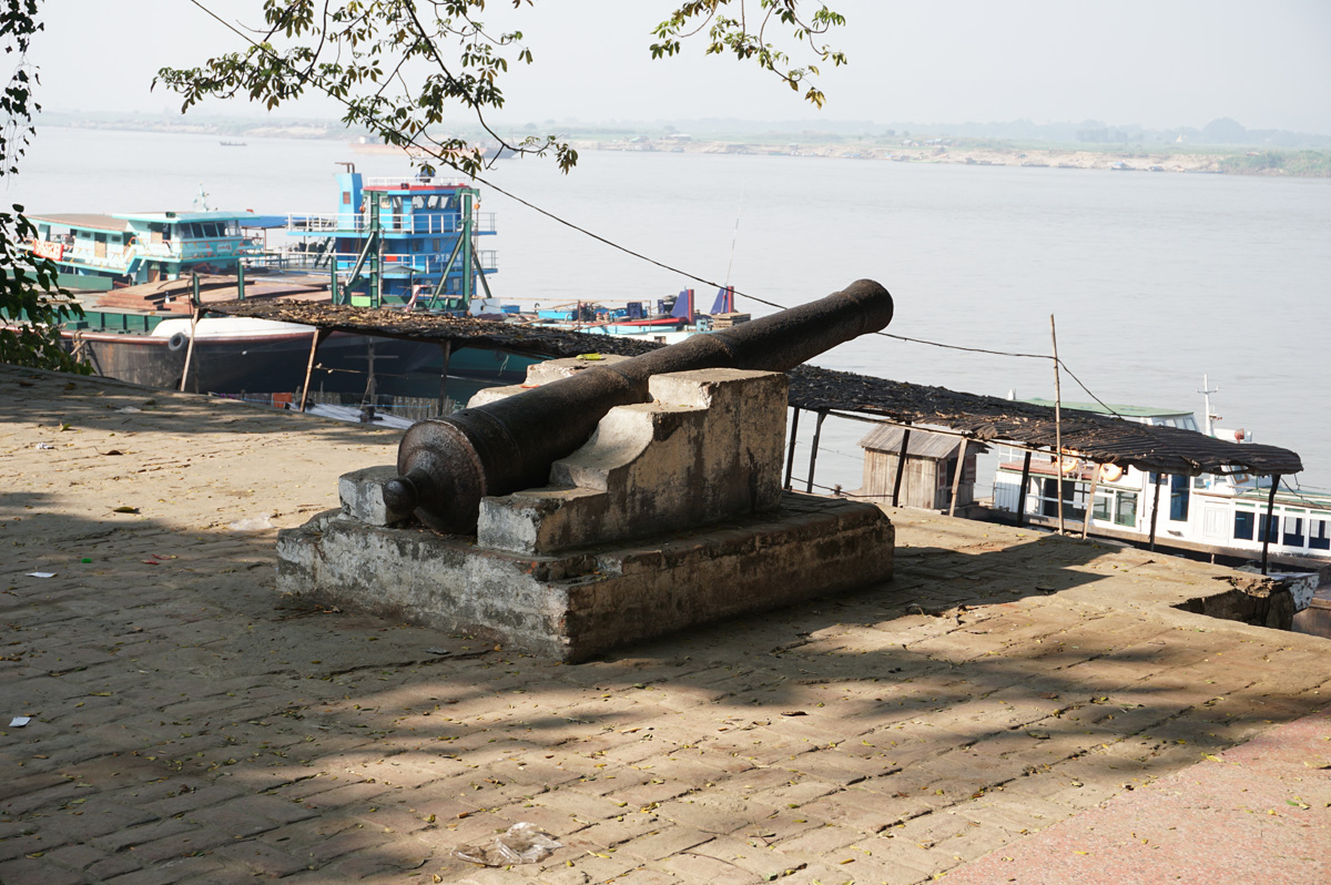 Mandalay, "Two Canon" pier, for Bagan cruise