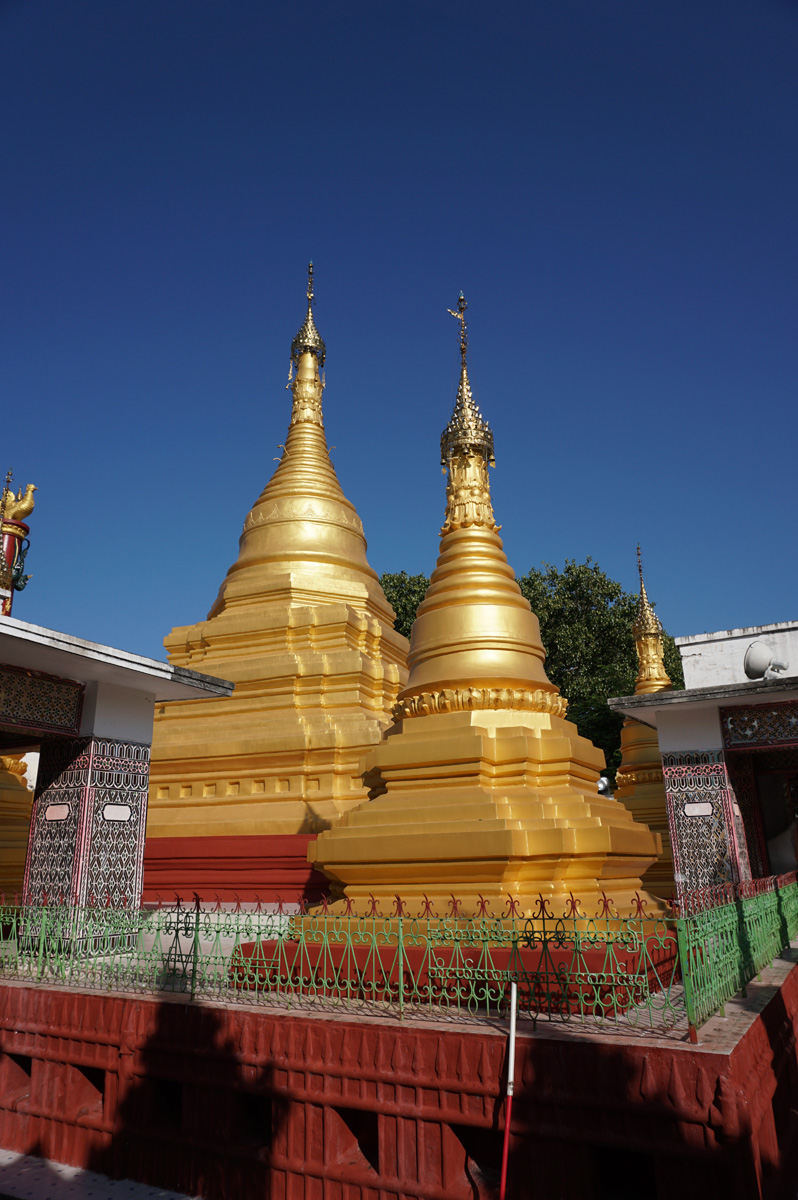 Mandalay Hill, Summit stupas