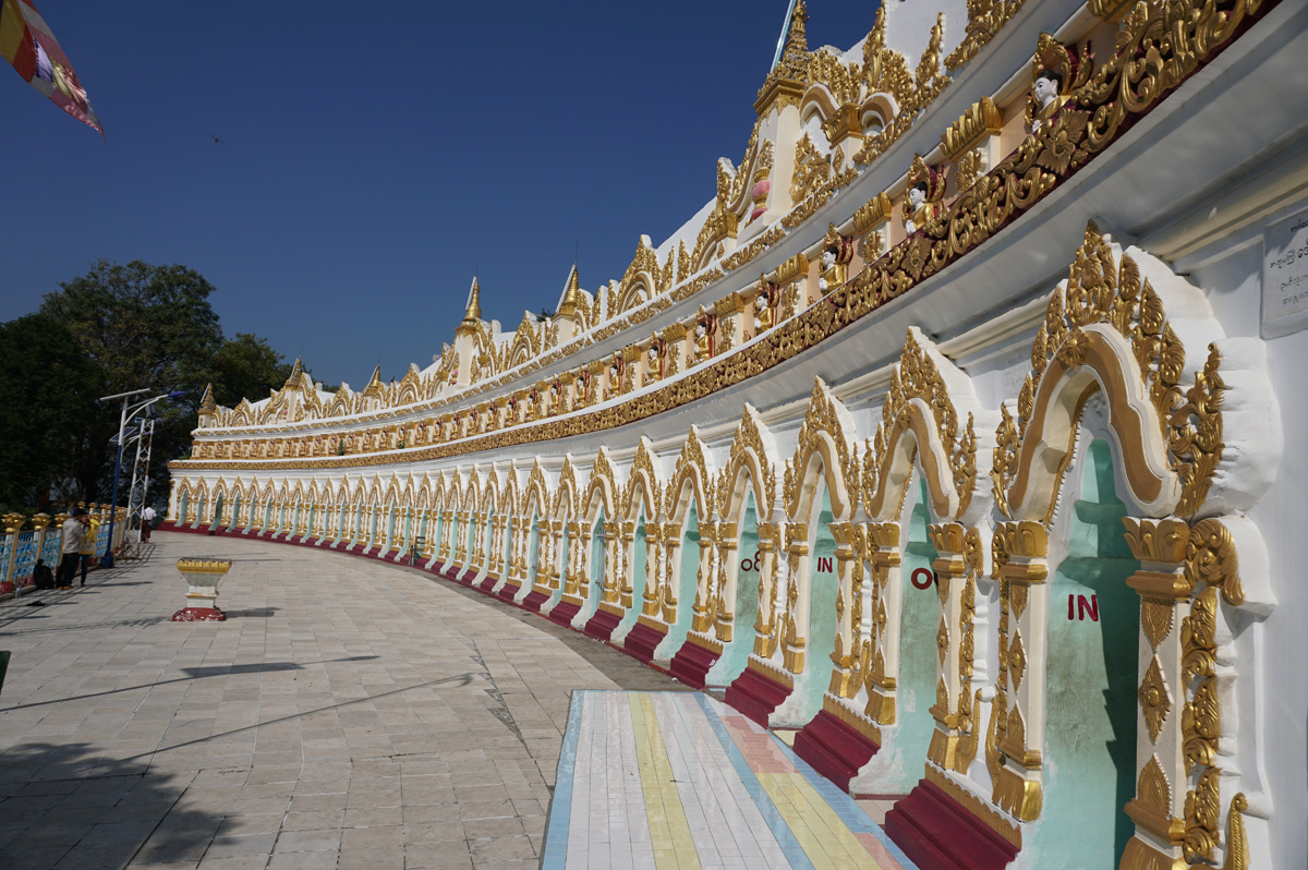Sagaing, U Min Thonze "Caves" Pavillion with 33 entrances