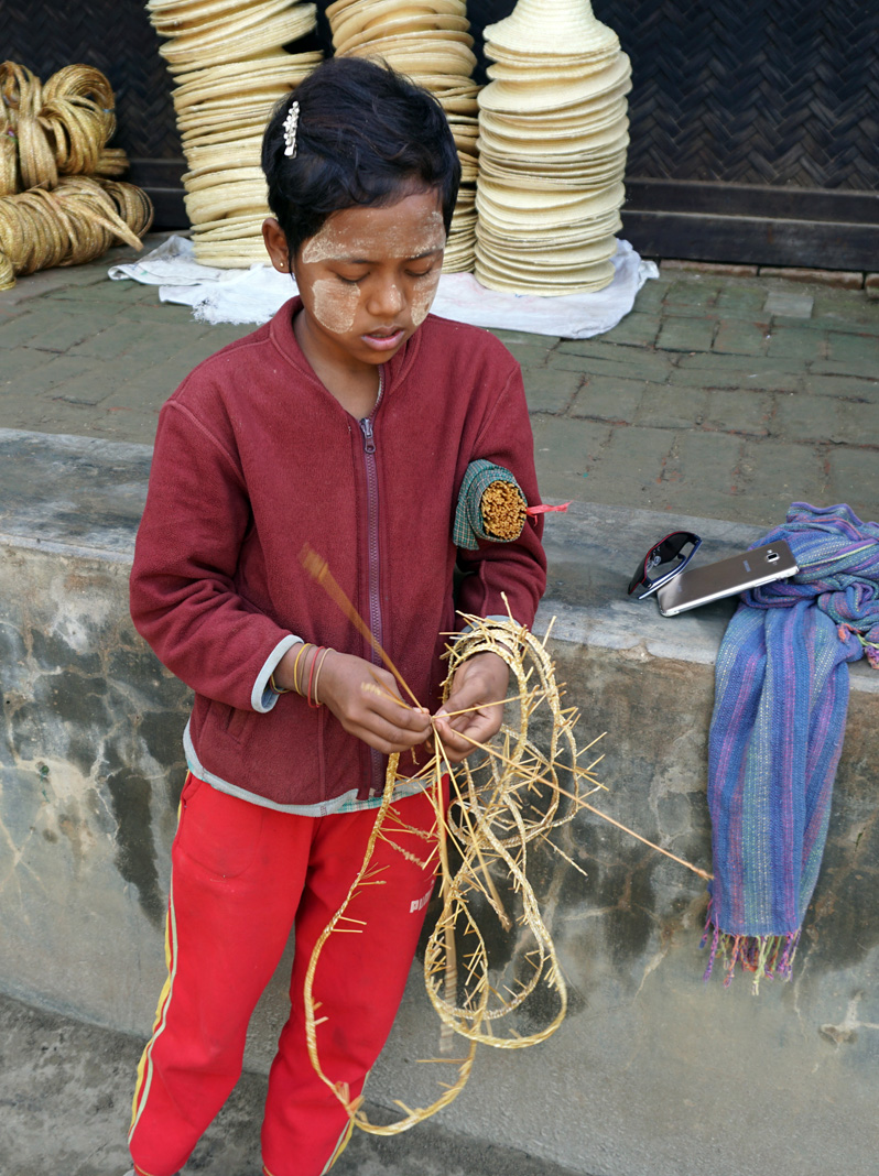 Irawaddy Cruise, Hand twining the straw strips