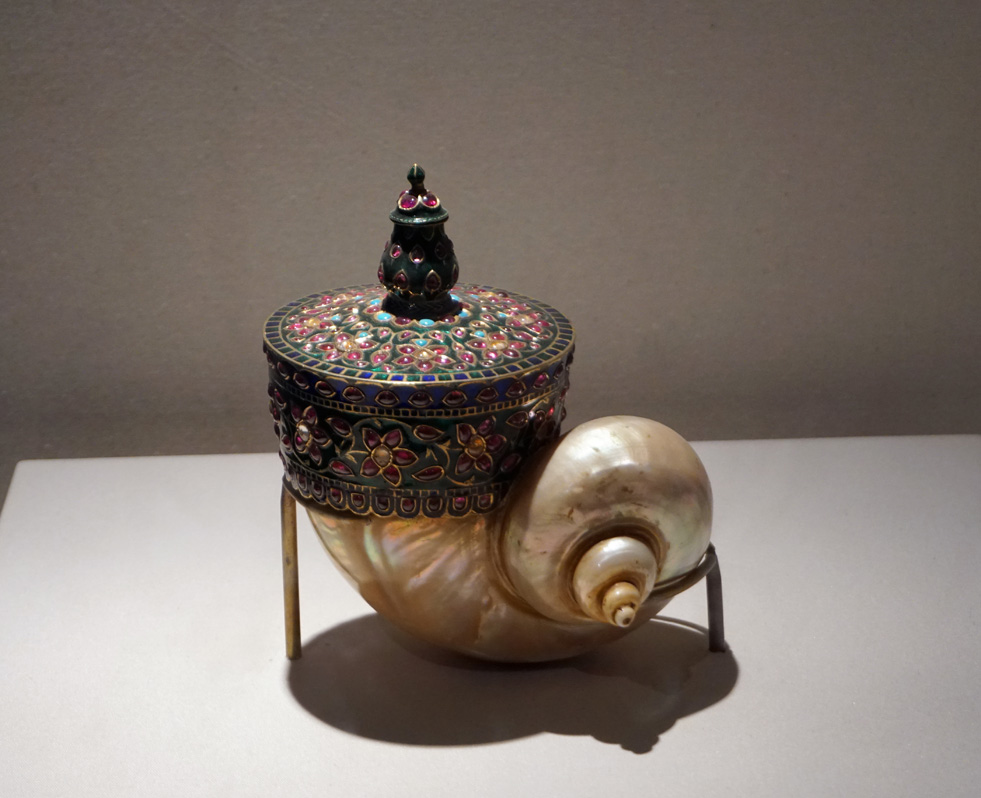 Forbidden City: Treasure Gallery, Qing Dynasty Conch
