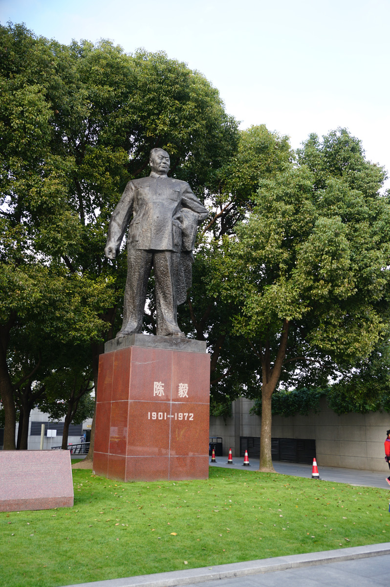 Shanghai, Mao, on the waterfront