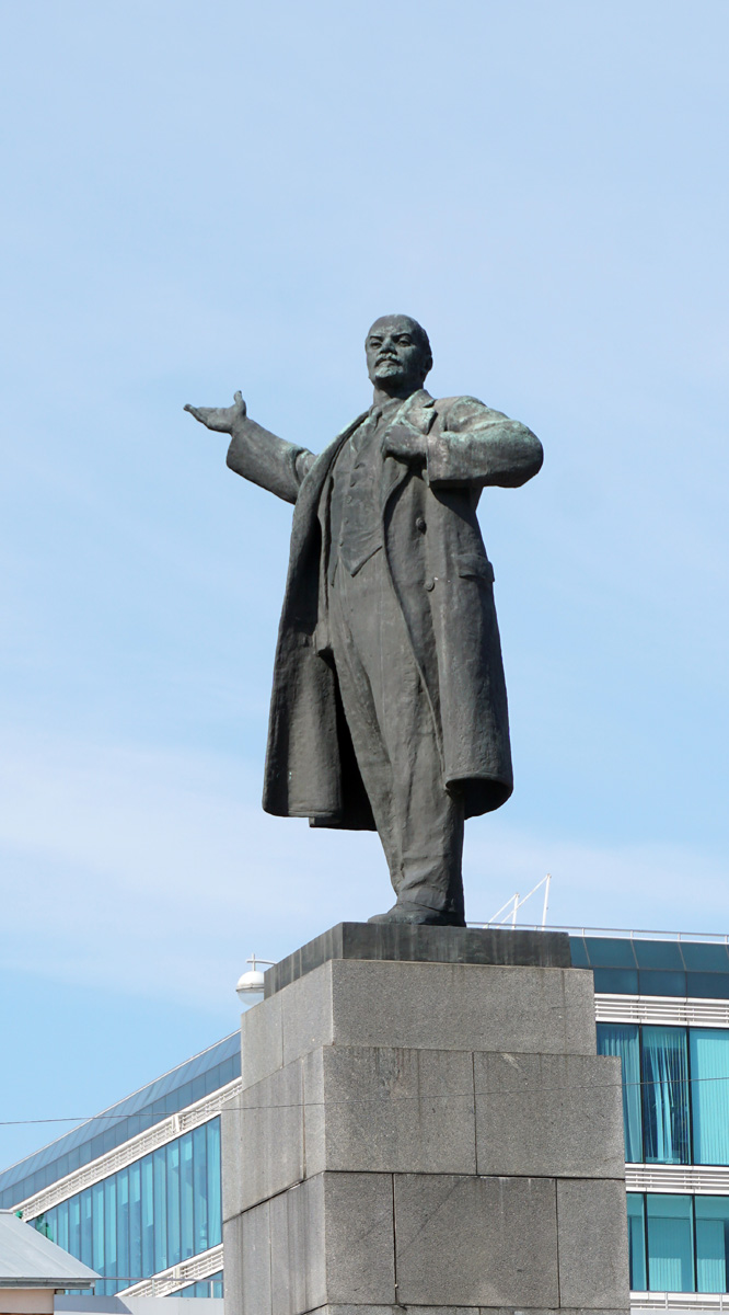 Ekaterinburg, Lenin, looking slightly disdainful