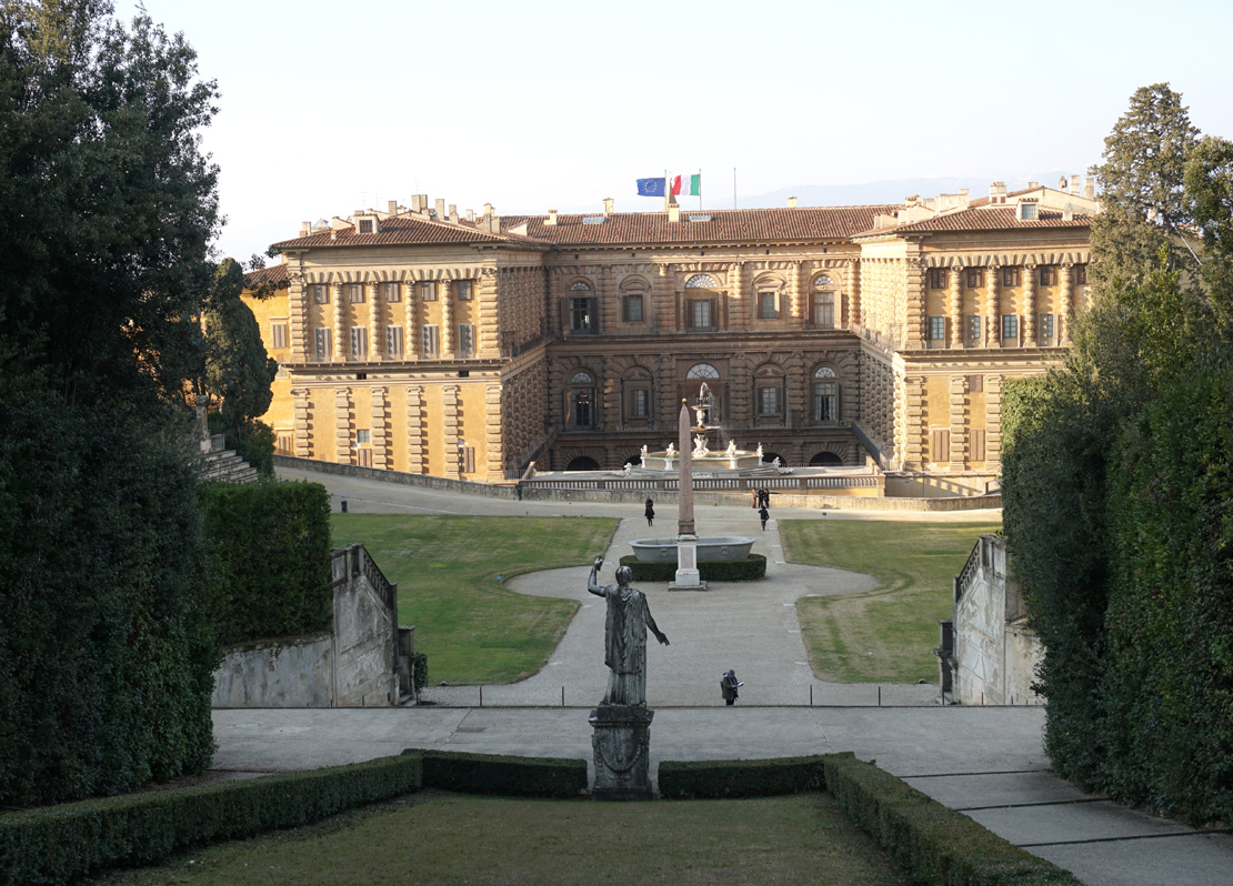 Palazzo Pitti: Fountain of Neptune, Rear view of Palazzo Pitti