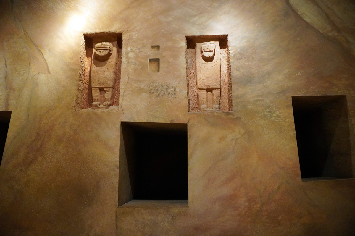 Riyadh: National Museum, Replica of Lion Tomb at Dadan