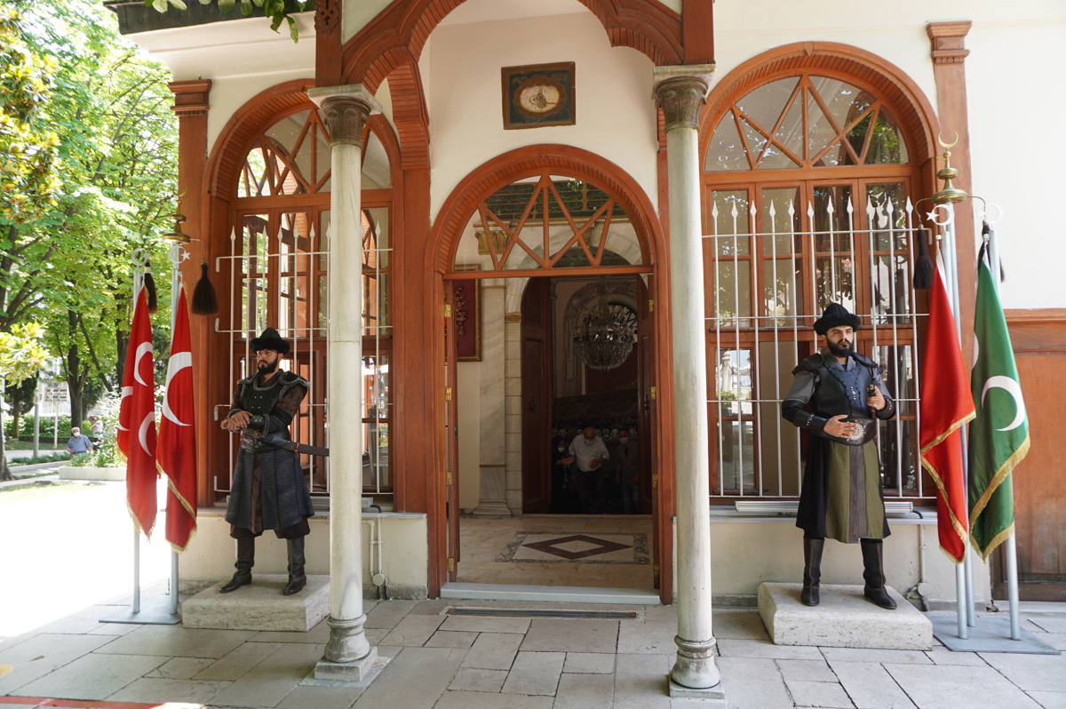 Bursa Castle, Tomb entrance, with costumed guards
