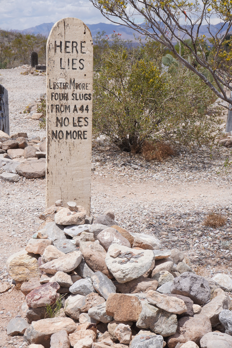 Boothill Cemetery, Ersatz "Les Moore" tombstone