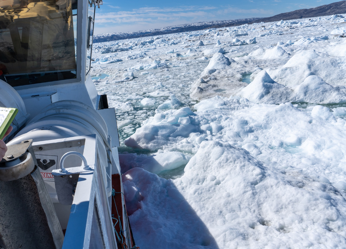 Disko Bay Glacier Cruise, Pushing our way out