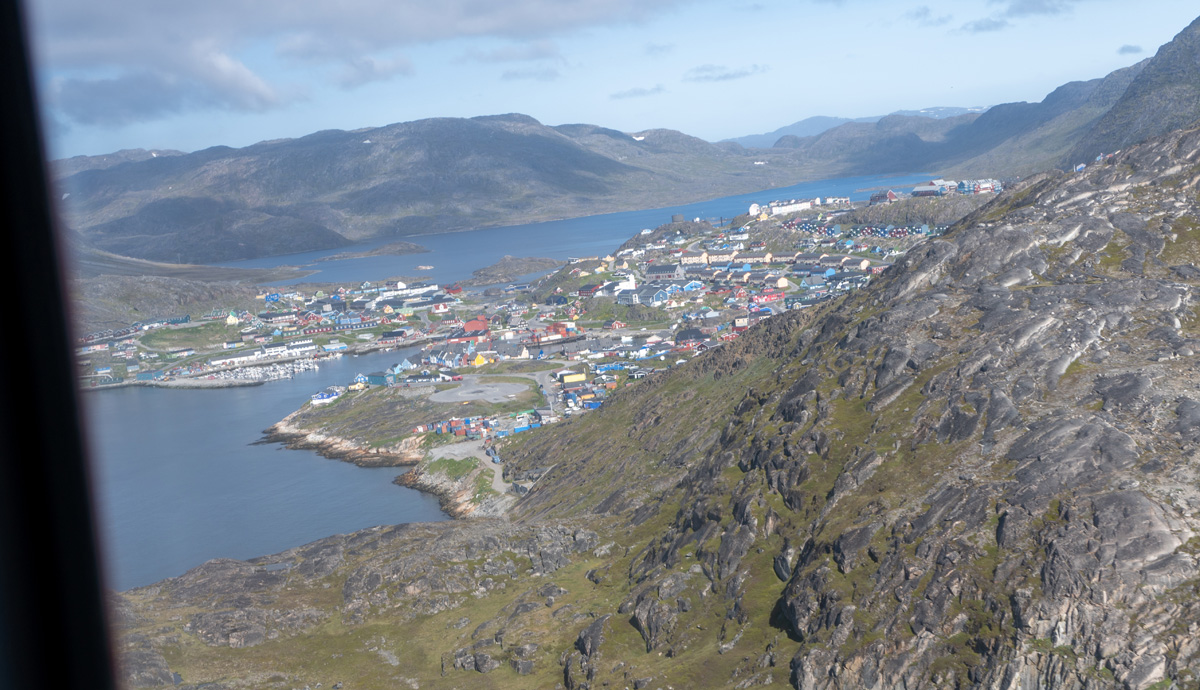 Qaqortoq, Approaching Qaqortoq