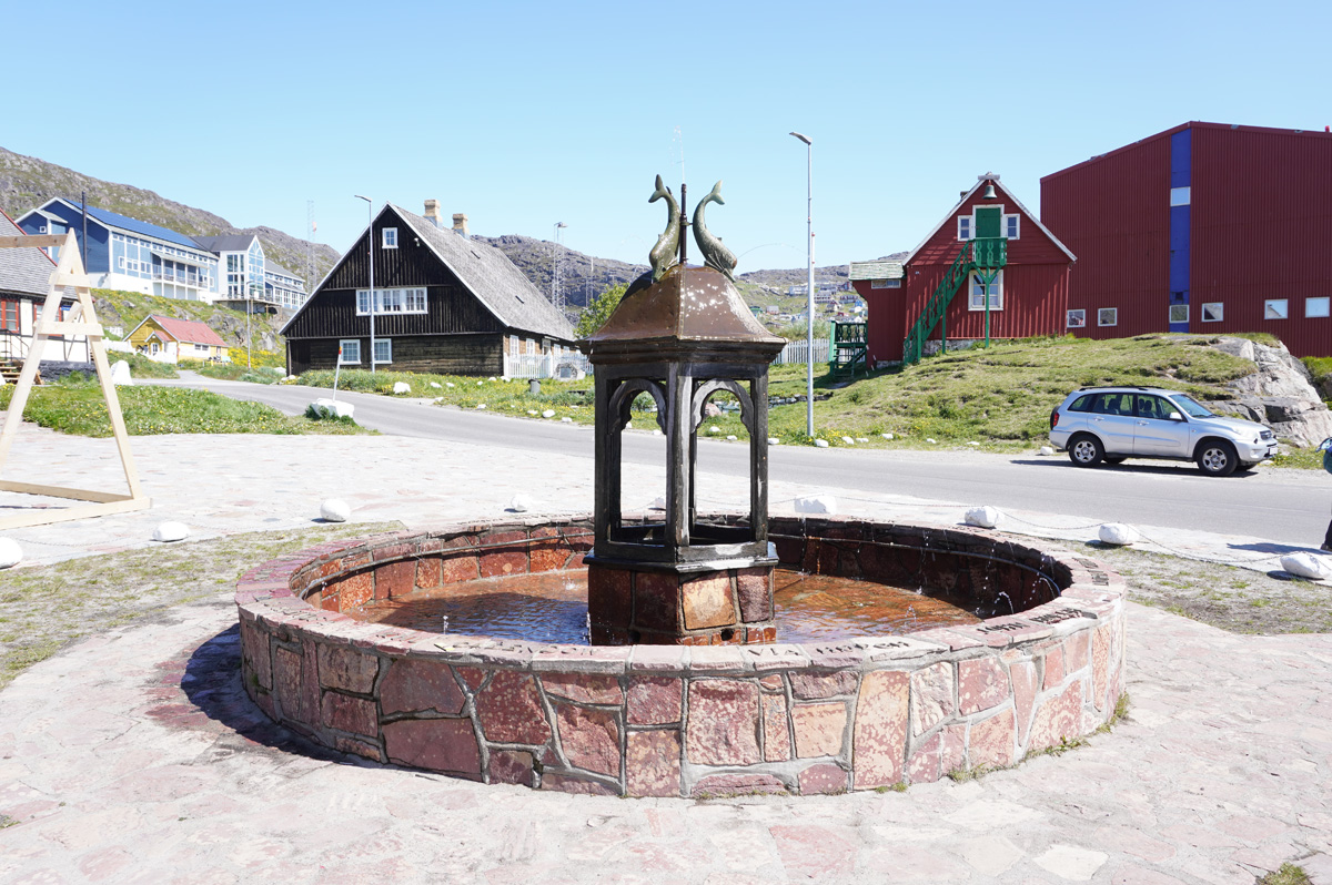 Qaqortoq, Dolphin Fountain