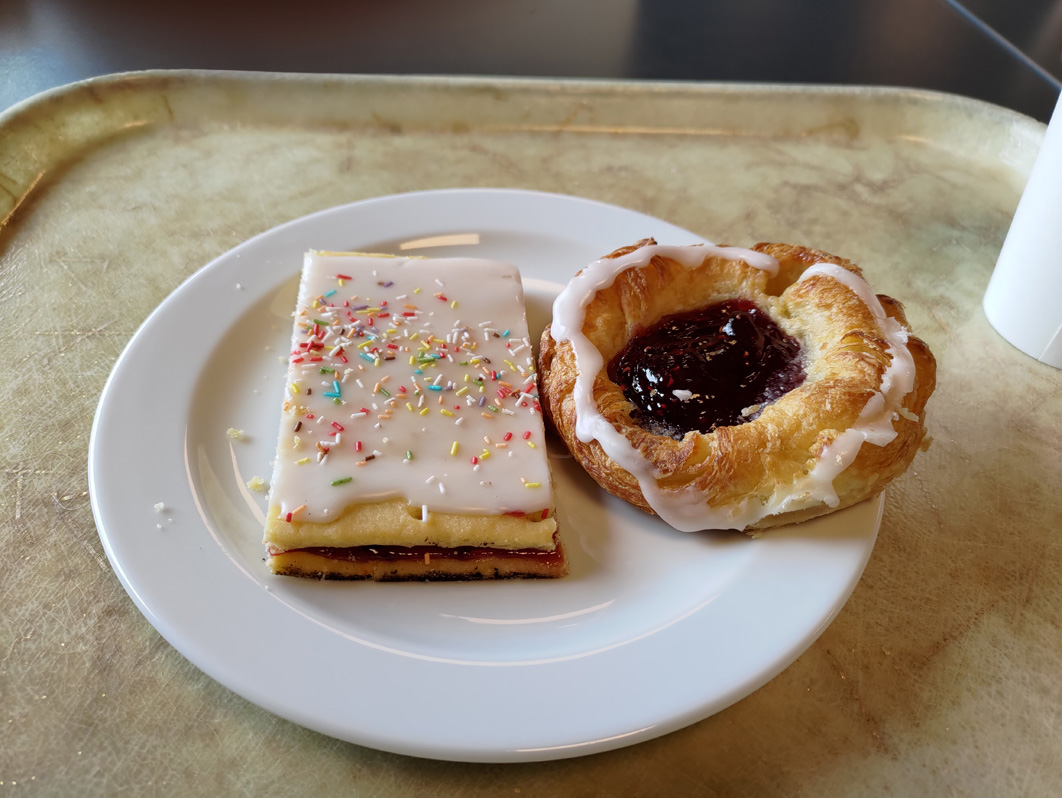 Food, Kangerlussuaq: Hindbærsnitter + Hindbær Spandauer