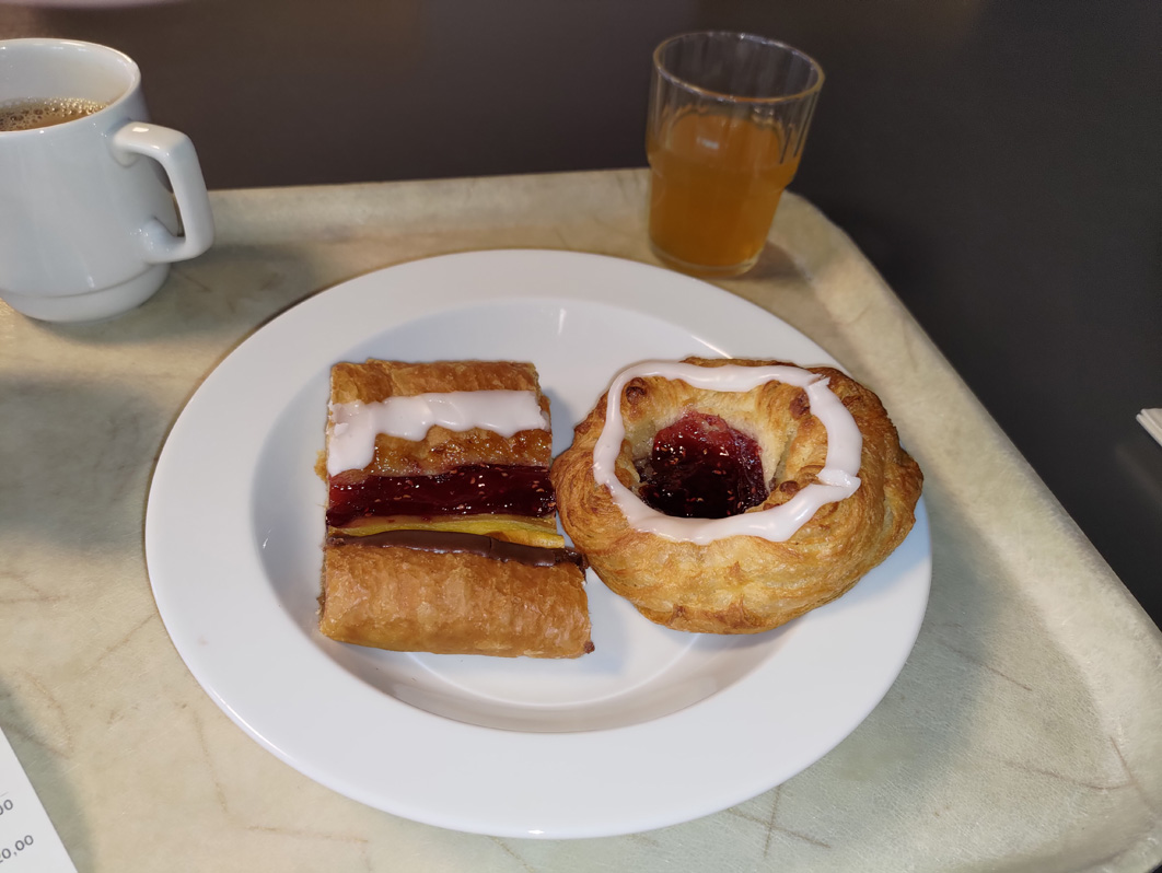 Food, Kangerlussuaq: Kringer pastry + Hindbaer Spandauer