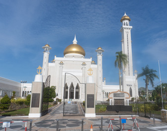 Omar Ali Saifuddien Mosque, Around Bandar Seri Begawan, Brunei 2022