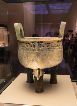 Large bronze vessel (Shang 14th-11th c BC), Beijing: National Museum - Ancient treasures, East China 2023