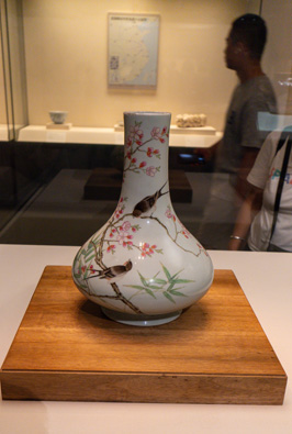 Porcelain vase (~1730), Beijing: National Museum - Ancient treasures, East China 2023