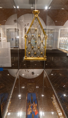 Reliquary + reflection of painted base, Nuremberg: German National Museum, Germany, November 2023