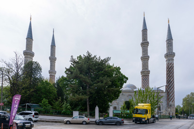 Üç Şerefeli Mosque, Edirne: Üç Şerefeli Mosque, Turkey Spring 2023