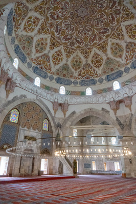 Üç Şerefeli Mosque interior, Edirne: Üç Şerefeli Mosque, Turkey Spring 2023