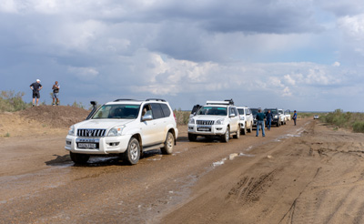 Our convoy, waiting for stragglers, Driving across the Aral Sea bed and then the Ustyurt Plateau, Uzbekistan 2023